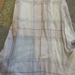 Pyjamas byxor - Sköna stretchiga pyjamasbyxor.  Rosa/lila rutiga byxor som är jätte sköna💤💕