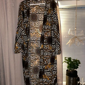 Lång kofta - Koftan är endast testad men prislappar mm är borta.