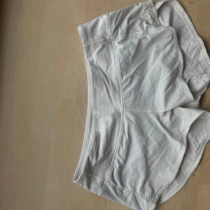 Lululemon shorts! - Knappast använda i toppen skick! 