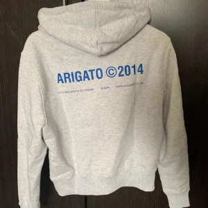 Axel arigato hoodie - Såå snygg hoodie!! Saknar tyvärr band numera🤍 Nypris 1700kr