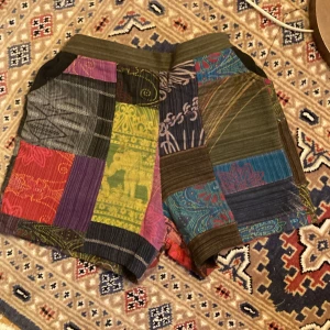Fina shorts! Dom är handgjorda (inte av mig då men ja)) - Dom är typ använda 4 gånger köpte dom förra sommaren men tyckte inte riktigt de va min stil. Jag köpte dom för  390 tror jag.