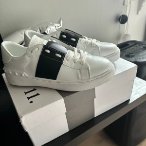 Valentino open - Nya valentino opens använda en gång säljes pga fel storlek