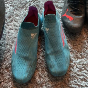 Adidas x speedflow elit - Relativt bra skick, storlek 42,5 säljs på grund av ingen användning av dom 