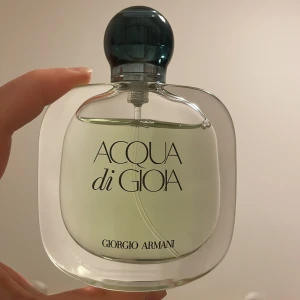 Parfym ARMANI - -ACQUA DI GIOIA- GIORGIO ARMANI. 30 ml. Använd några gånger. Luktar SÅ gott men har redan för många parfymer. 