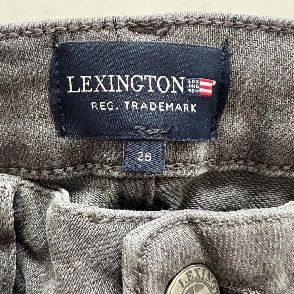 Gråa skinny lexington jeans 🤍 Superfina och endast använda en gång!  Skriv om ni vill ha fler bilder 🧸 Ansvarar ej för postens slarv 💗. Jeans & Byxor.