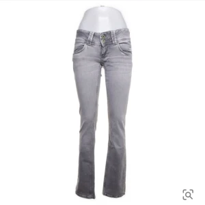 Pepe jeans  - Jättefina pepe jeans som tyvärr inte passade mig💞de har inga defekter