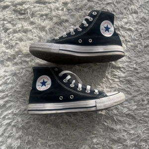 Converse  - Sparsamt använda Converse som inte längre kommer till användning. Bra skick, kan tänkte mig sälja de ganska billigt! 💞