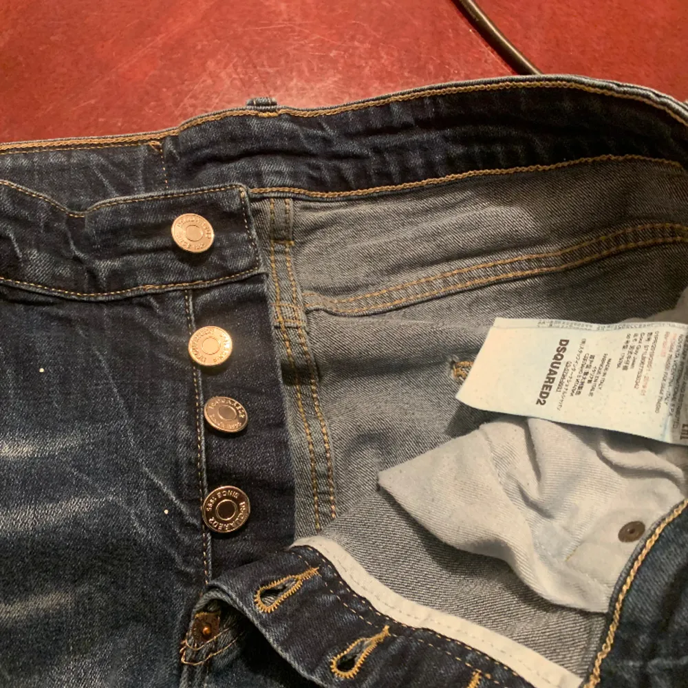 Dsquared2 jeans  i nyskick  Storlek 50  . Jeans & Byxor.