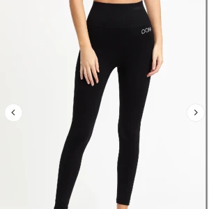 DOM träningstights - Svarta träningstights från drop of mindfulness DOM i storlek S 🖤 dm vid fler frågor!