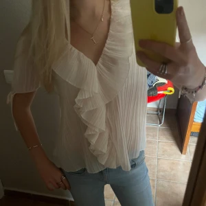 Blus med volanger - Så himla fin blus med volanger😊