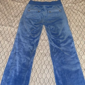 Blåa juicy byxor st XXS - använd ca 7-10 gånger bra skick  ( tvättas innan)  säljer pga att dom inte används längre