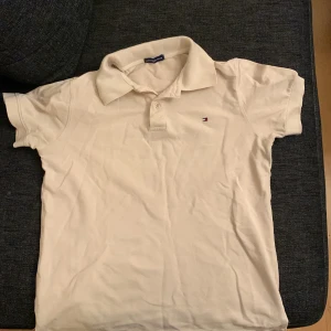 Tommy Hilfiger - En riktigt snygg Tommy Hilfiger pike i 10/10 skick skriv vid intresse 