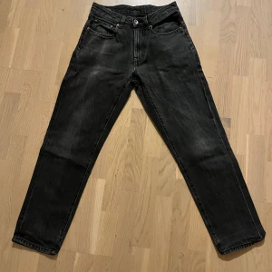 Vailent svarta jeans  - Vailent svarta jeans i hyfsat bra skick, säljer då jag vuxit ur.