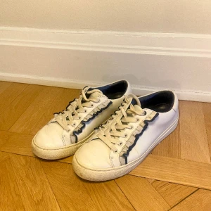 Tory Burch skor - Jätte fina men används tyvärr inte. Väl omhändertagna och i bra skick!  Nypris ~2,250kr