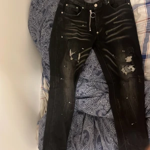 Dsquared jeans - Svarta dsquared jeans. Helt nya använd ett fåtal gånger. 