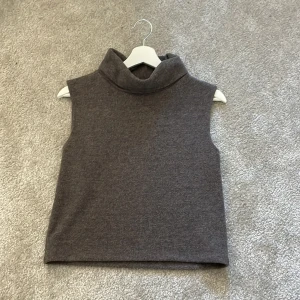 Tröja - En jättefin brun/grå topp från Gina som bara är använd få gånger! 