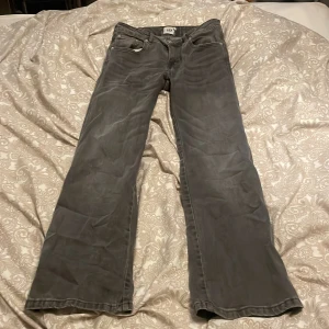 Gråa jeans från lager 157 - Gråa jeans som jag beställde kom i fel storlek, har använt ett par ggr