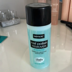 Naglacksbotagning - Aldrig använt, vill bli av med de . 10 kr frakt