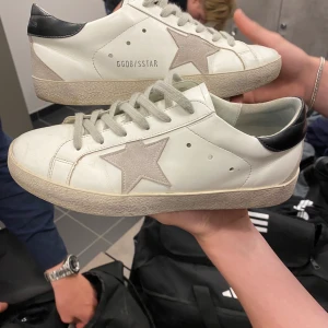 Golden goose - Feta Golden goose i storlek 42, Pris kan diskuteras vid snabb affär🤝