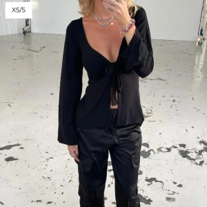 Design by Sí topp - Säljer denna super fina design by Sí topp då den inte kommer till användning! Är inte säker på att jag vill sälja! Hör av er vid funderingar 