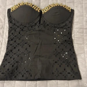 Bandeau topp - Supercool bandeautopp. Har sytt in den så att storleken är S/M💕