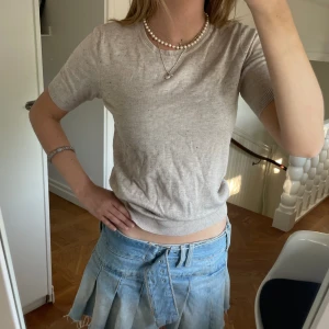 Kortärmad stickad tröja  - Väldigt bra skick 