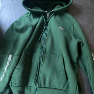 Lacoste zip hoodie  - nyskick pris kan diskuteras