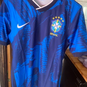 Brazil jeresy - Sällsynt Brazil jeresy, sitter perfekt och ser otroligt ut på, bra för sommaren och har endast använt 2-3 gånger