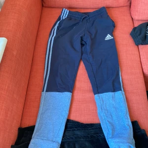 Adidasbyxor  - Nytt skick 