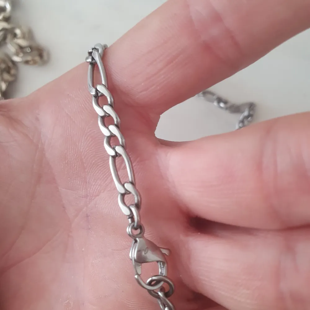 Halsband i metall rostfritt  56cm. Accessoarer.
