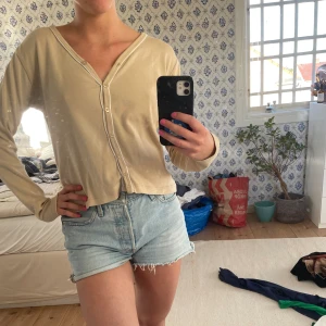 Söt topp - Superfin unik söt topp, köpt här på plick. Bomullstyg som känns tungt och lyxigt.