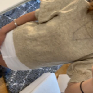 Stickad t-shirt - Kommer inte till användning längre, den är i jätte fint skick 💗