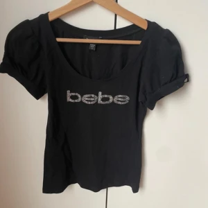 Bebe t shirt - Säljer då den inte kommer till användning nu för tiden. 