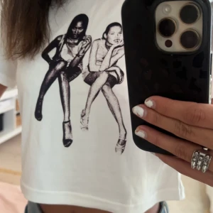 In print we trust tshirt - Jättecool tshirt från in print we trust. Knappt använd så i jättefint skick❣️