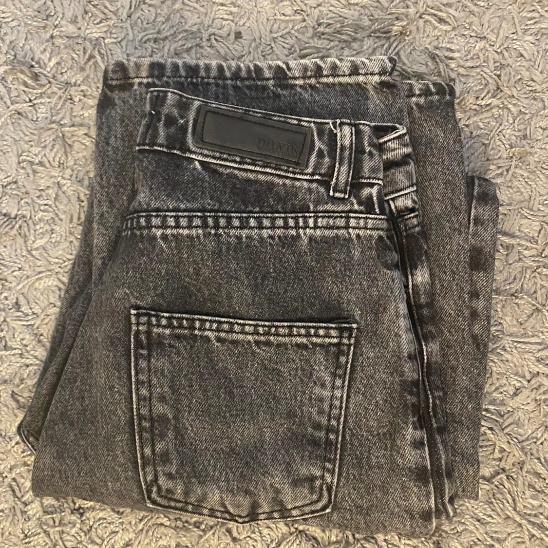 Gråsvarta jeans - 90