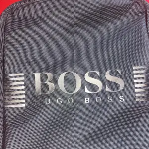 helt ny hugo boss väska har inte använd 