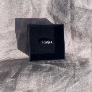 Klara ring rostfri  - 45kr/st, i 304 Stainless steel,  finns flera i lager😊 kolla gärna in min instragram där jag främst sköter försäljningen 🤍 fler liknande smycken hittar ni på min sida 🥰