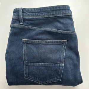 Massimo Dutti Jeans - Säljer dessa snygga jeansen från Massimo Dutti. Köpte för 699 och säljer för 200 😁