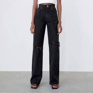 🦋Säljer snygga jeans från Zara i storlek 34 🦋Använd men i bra skick. 🦋Nypris: 399kr 🦋Obs! Frakt ingår inte i priset.