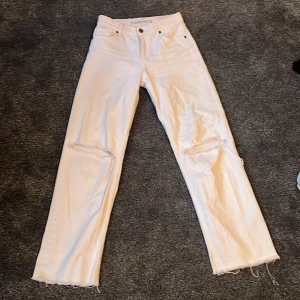 Vita jeans - Använd några få gånger, bra skick,