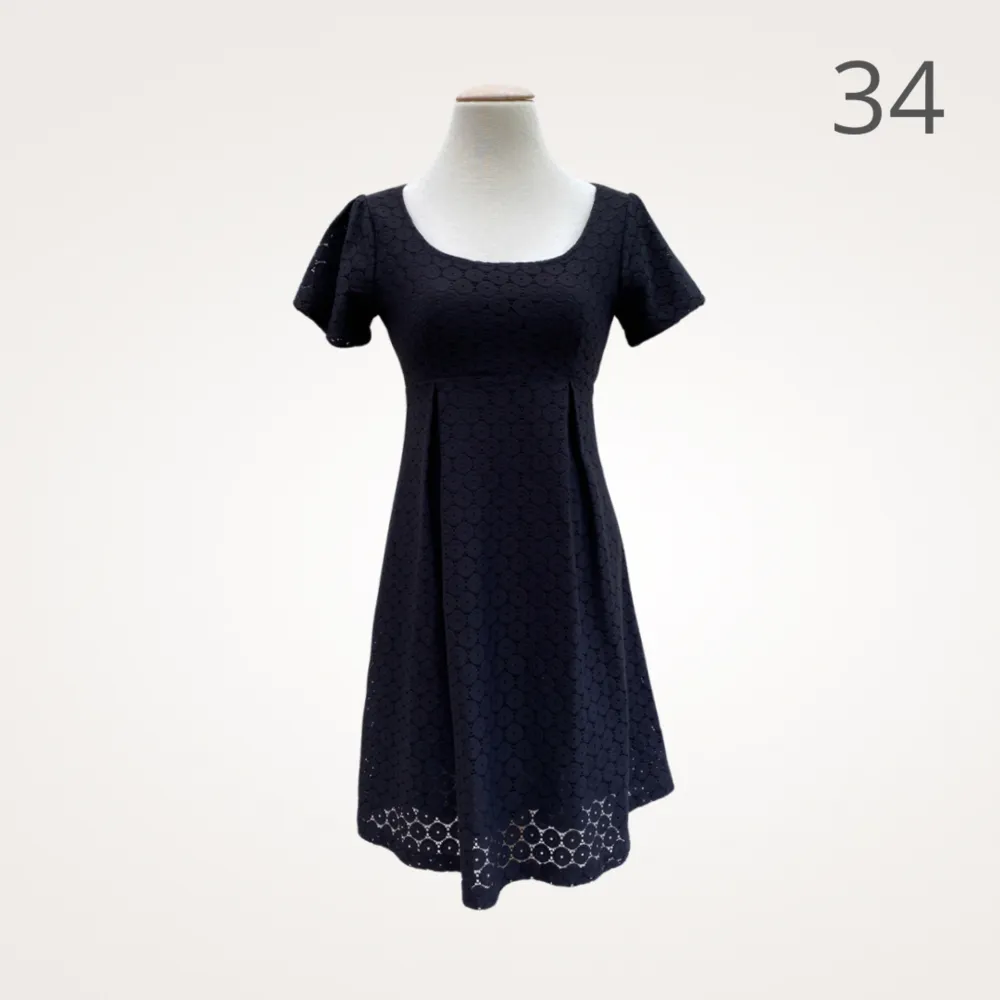 Jättesöt klänning i retro-stil. Fint skick 🫶 strl 34. Klänningar.