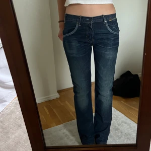 Lågmidjade jeans - Snygga lågmidjade Levis jeans 