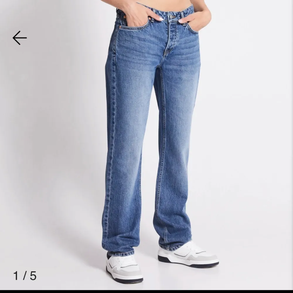 säljer mina oanvända jeans från lager 157 i deras icon modell just för att dom är för små för mig. endast testade 1 gång. nypris 400. Jeans & Byxor.