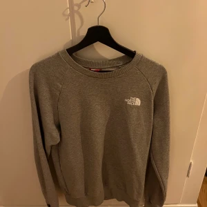 The north face tröja - Bra skick. Storlek Small.
