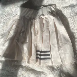 Säljer denna fina padel/tennis kjol som jag har använt ett fåtal gånger 🤍