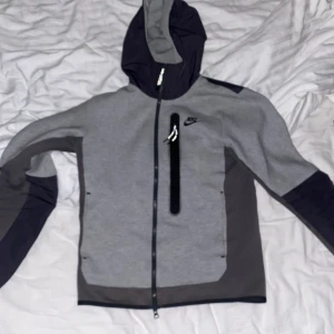 Nike tracksuit - Sällsynt tracksuit som tyvärr är för liten Tröjan är xs men passar s Byxorna är s