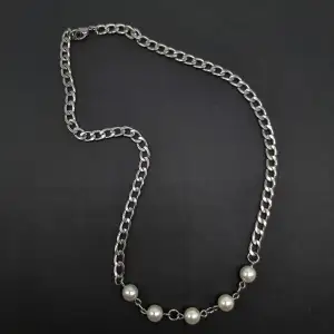 Handgjort unik  halsband och exklusiv design🖤Följ :@ekjewelryofficial🤲  🔗⛓️Material- rostfritt stål och pärlor. Längd: 44cm. 