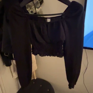 Blus  - Superfin blus som inte kommer till användning längre! Skriv privat för egna bilder eller frågor! 💕🙌🏽 inga defekter 