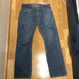 Riktigt vintage jeans från Levi’s som sitter väldigt skönt med storlek W32 L32. Pris kan diskuteras 