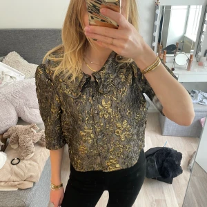 Trekvartsärmad kofta - Snyggaste koftan som man kan välja hur man vill ha den knäppt!!😍😍